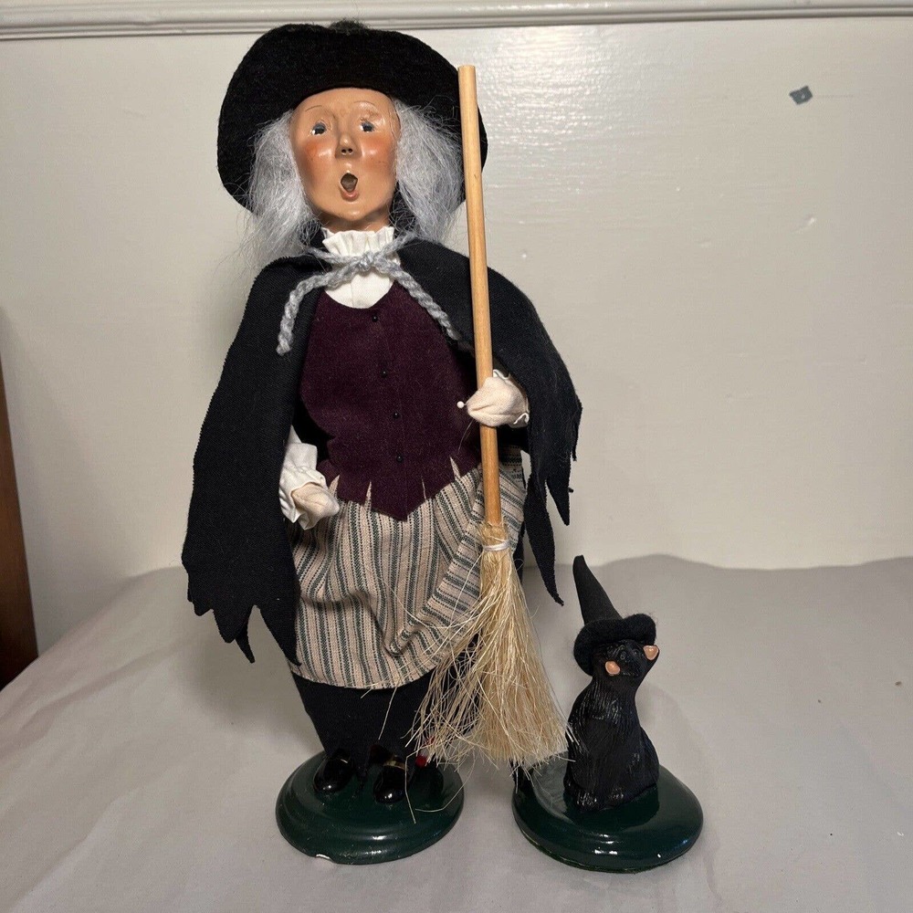 Byers Choice 2001 The Carolers Witch With Broom Halloween And Black Cat With Hat